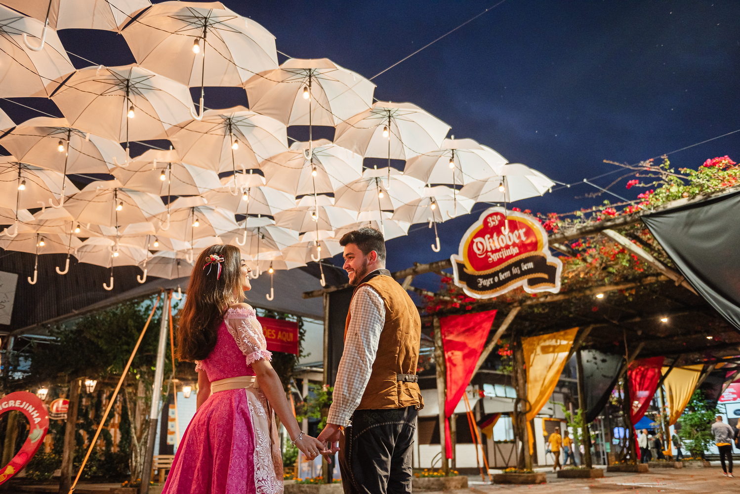 Oktoberfest de Igrejinha garante tickets de bebida para quem visitar a festa com trajes típicos 