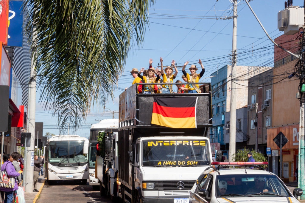 Oktoberfest de Igrejinha anima cidades do Vale do Sinos e da Grande Porto Alegre com Carro do Chopp