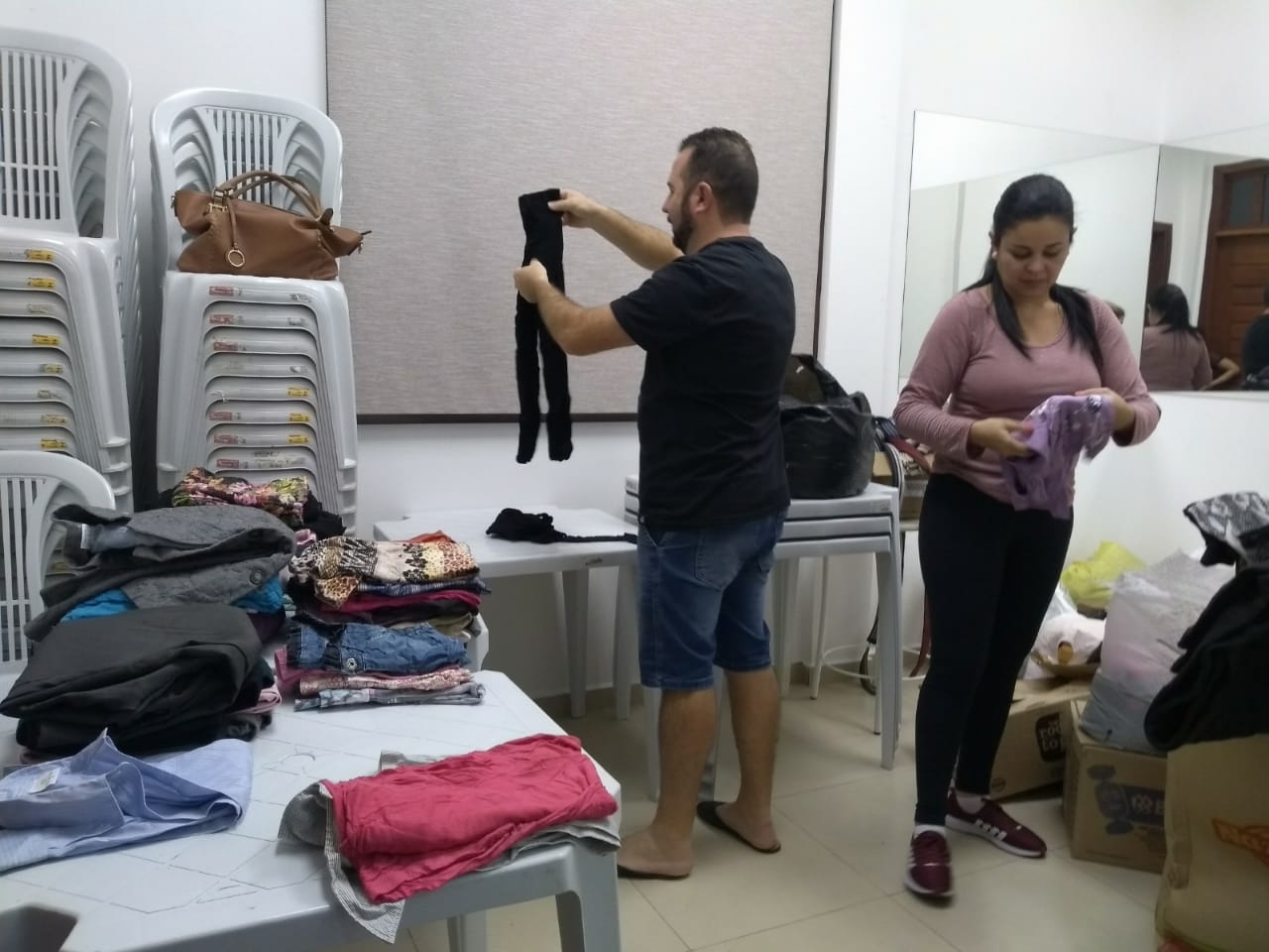 SOCIALIZAÇÃO: Wiedergeburt arrecada roupas para doação