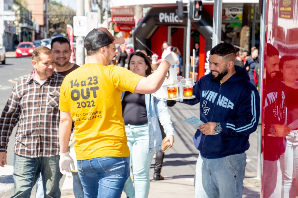 Oktoberfest de Igrejinha anima cidades do Vale do Sinos e da Grande Porto Alegre com Carro do Chopp