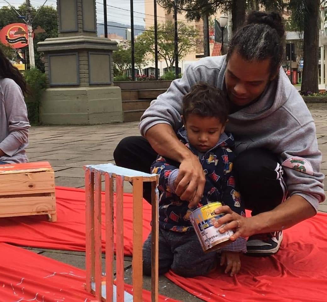 SOCIALIZAÇÃO: Juama Sophisa desperta a criatividade das crianças e adolescentes na Praça