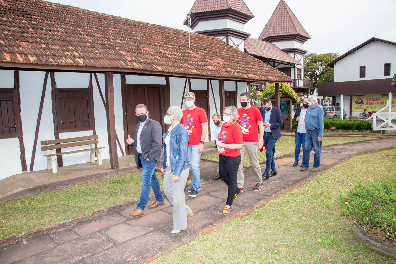 Secretária estadual da Cultura visita a AMIFEST