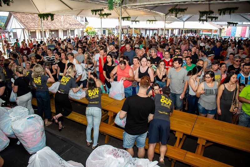 Parque recebeu voluntários no último sábado (12) para entrega dos kits de trabalho