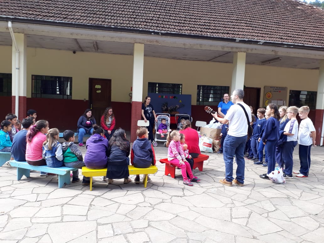 SOCIALIZAÇÃO: EFLUR realiza Ação Social no Instituto Santíssima Trindade