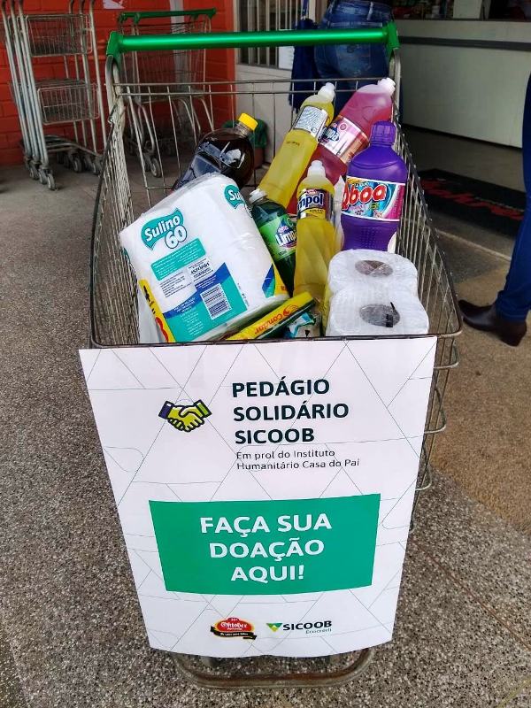 SOCIALIZAÇÃO: pedágio do Sicoob Ecocredi enche carrinhos de cooperação e solidariedade