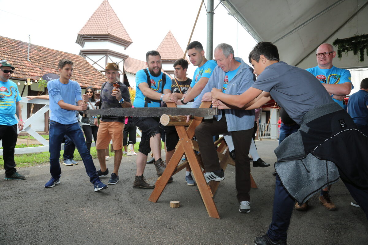 Jogos Germânicos resgatam cultura e trazem diversão à Oktoberfest de Igrejinha 