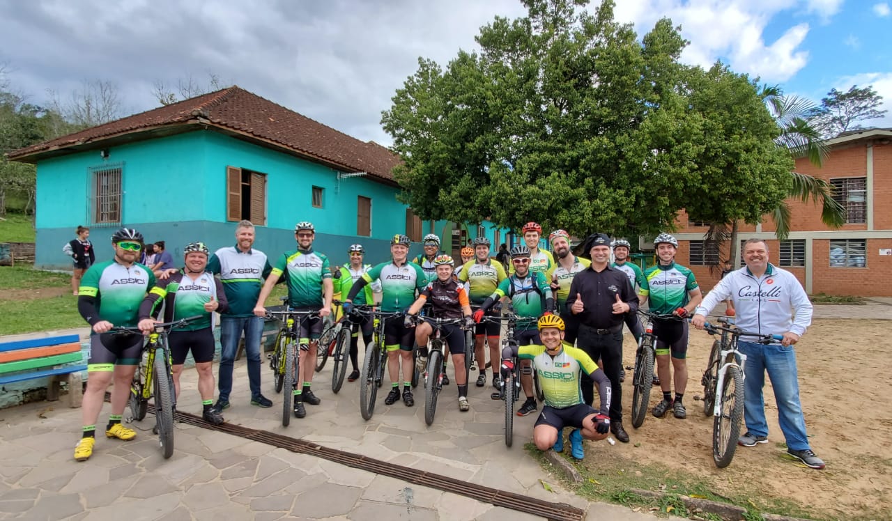 SOCIALIZAÇÃO: Pedal Solidário com as crianças do Lar Padilha