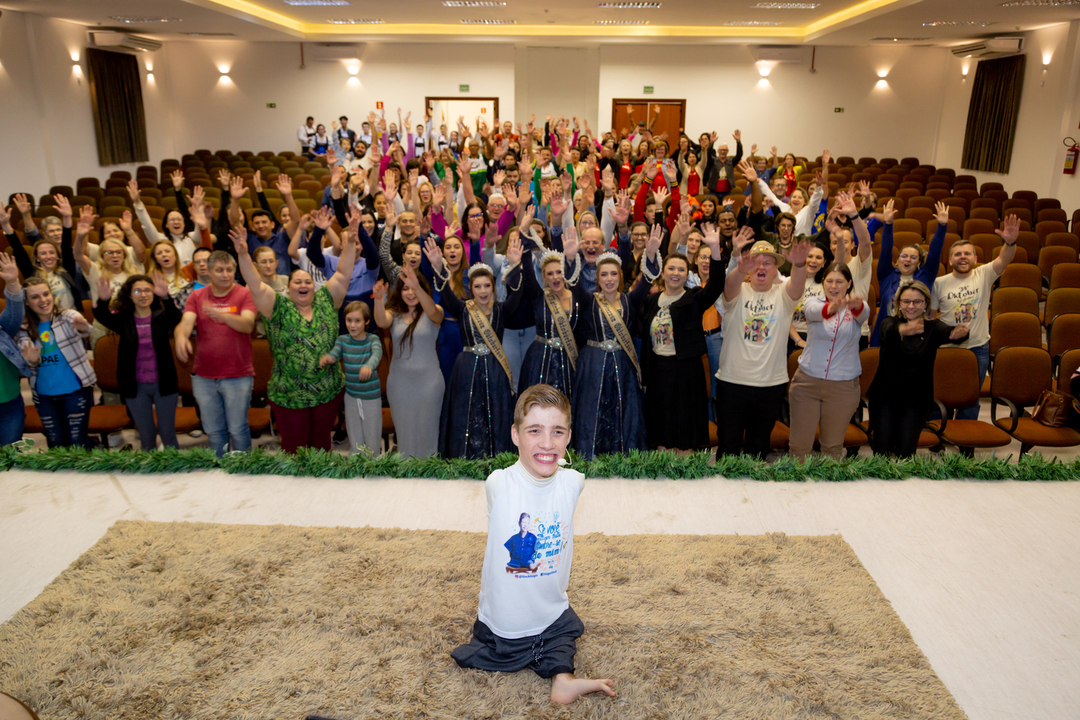 Palestra com Tiago Linck marca encerramento dos Projetos de Socialização da Oktoberfest em 2023