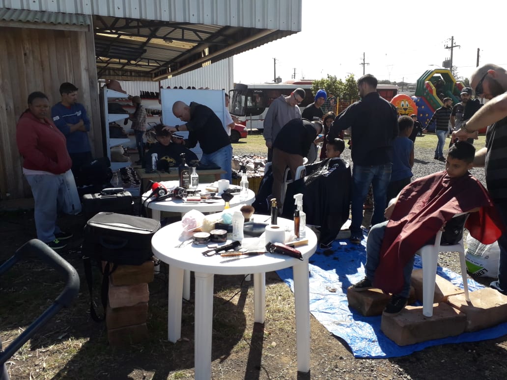 SOCIALIZAÇÃO: Grupos se unem e realizam ação social conjunta no Bairro Empresa, em Taquara