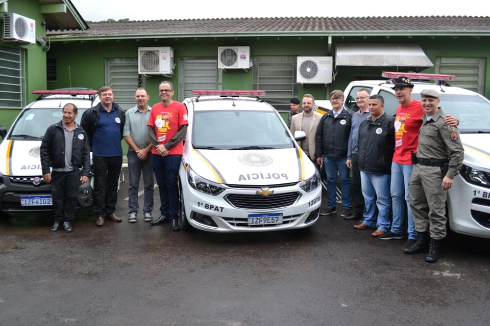 Oktoberfest entrega duas novas viaturas à Brigada Militar