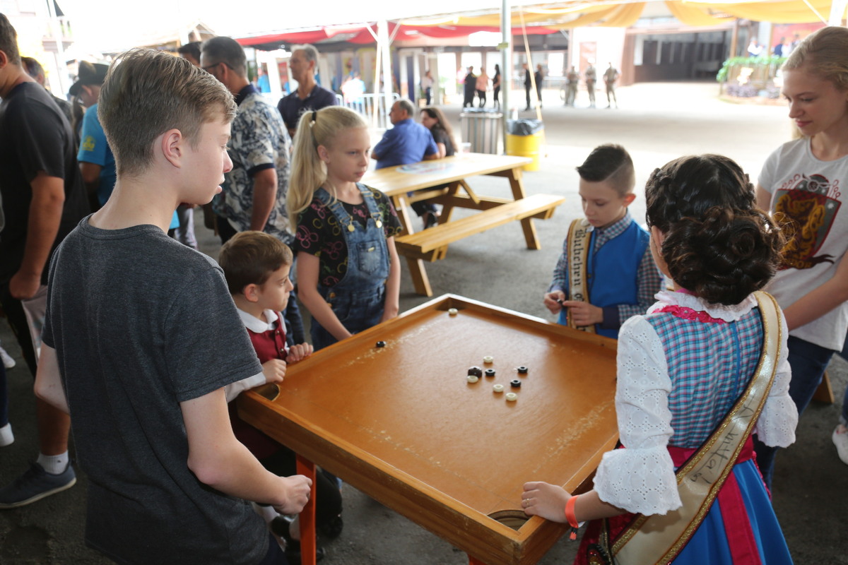 Jogos Germânicos resgatam cultura e trazem diversão à Oktoberfest de Igrejinha 