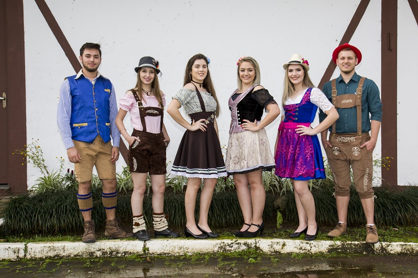 Novidade no uso do traje típico na Oktoberfest de Igrejinha