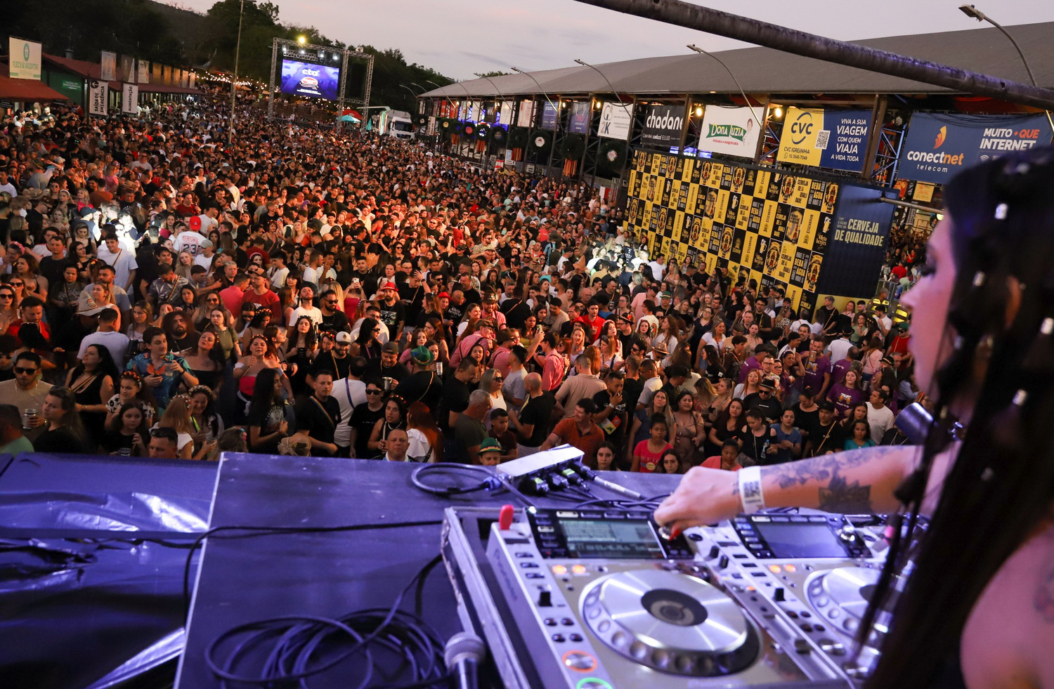 Cultura germânica e diversidade musical marcam o segundo Super Sábado da 35ª Oktoberfest de Igrejinha