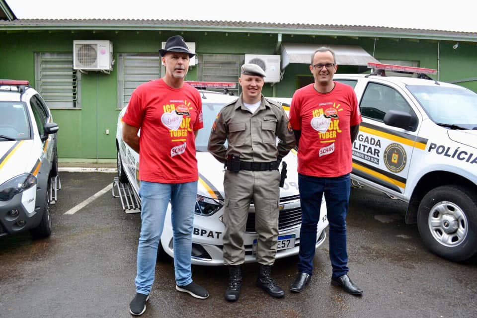 Oktoberfest entrega duas novas viaturas à Brigada Militar