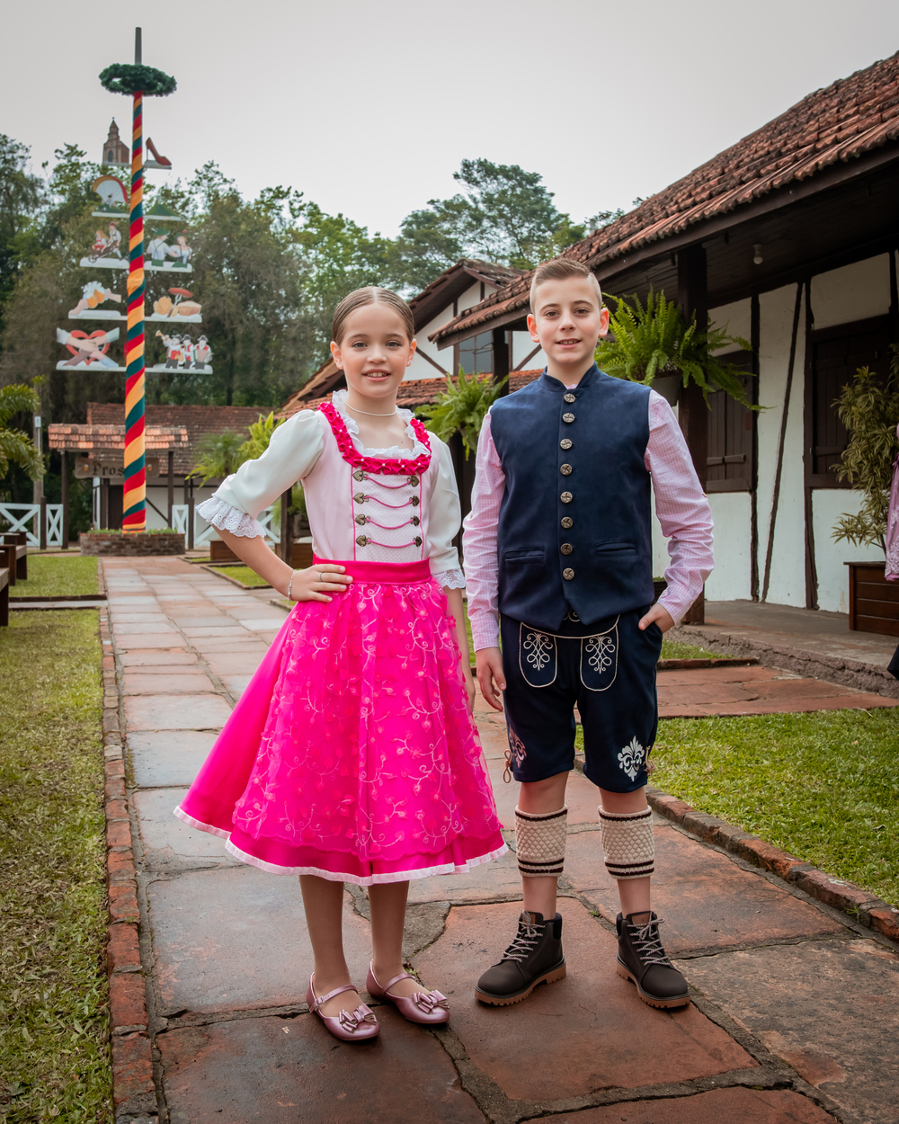 35ª Oktoberfest de Igrejinha apresenta trajes oficiais da Seniorin, do Bubchen e da Mädchen