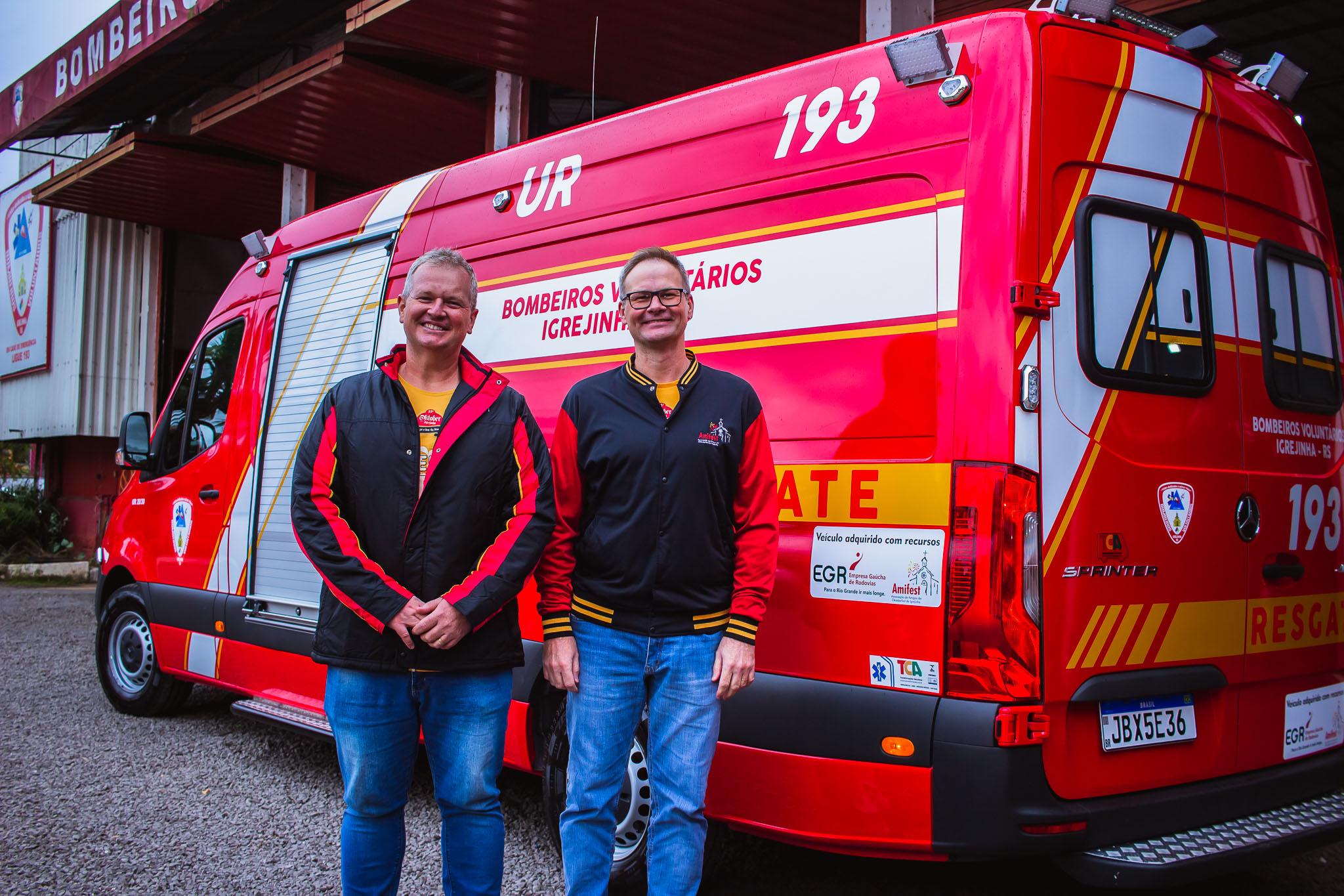 Oktoberfest de Igrejinha entrega ambulância aos Bombeiros Voluntários da cidade