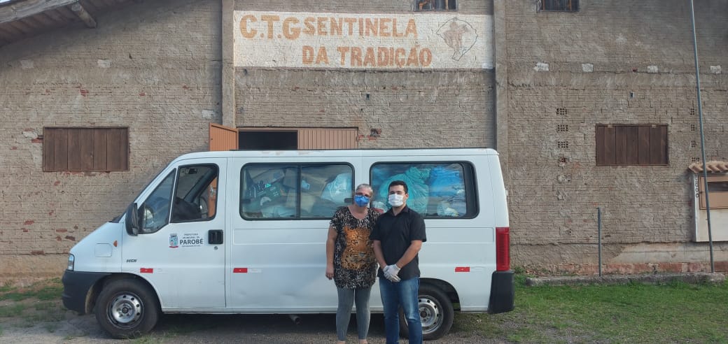 Vitrine do Bem: tradicionalistas doam roupas para a Assistência Social de Parobé