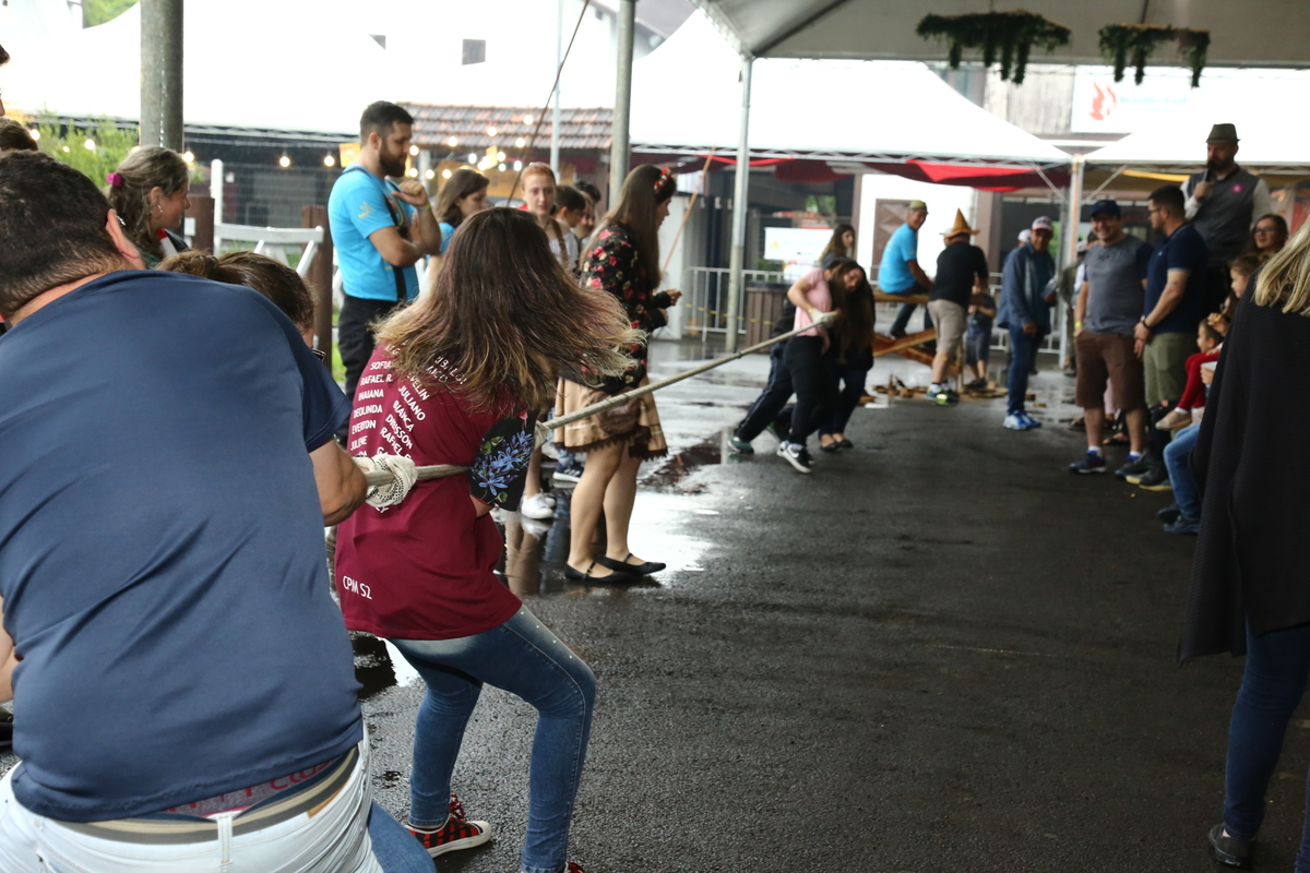 Jogos Germânicos resgatam cultura e trazem diversão à Oktoberfest de Igrejinha 