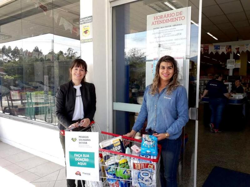 SOCIALIZAÇÃO: pedágio do Sicoob Ecocredi enche carrinhos de cooperação e solidariedade