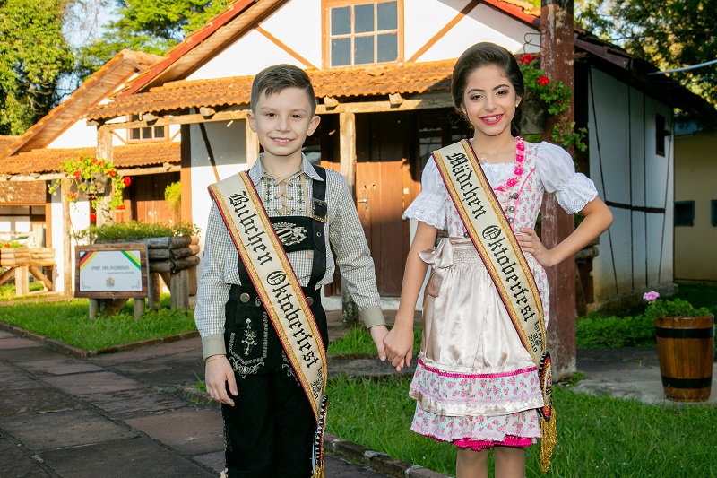 Oktober de Igrejinha incentiva preservação da cultura germânica com escolha do Bubchen e Mädchen