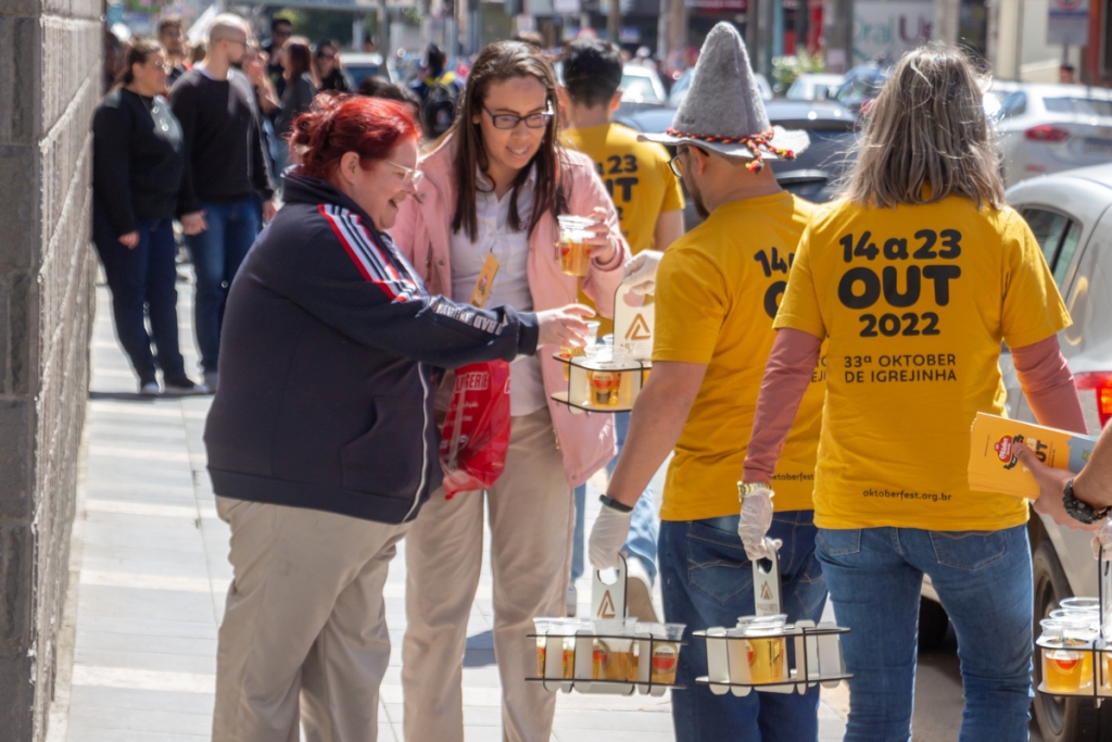 Oktoberfest de Igrejinha anima cidades do Vale do Sinos e da Grande Porto Alegre com Carro do Chopp